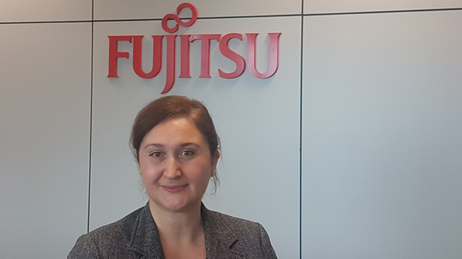 directora de seguridad Fujitsu